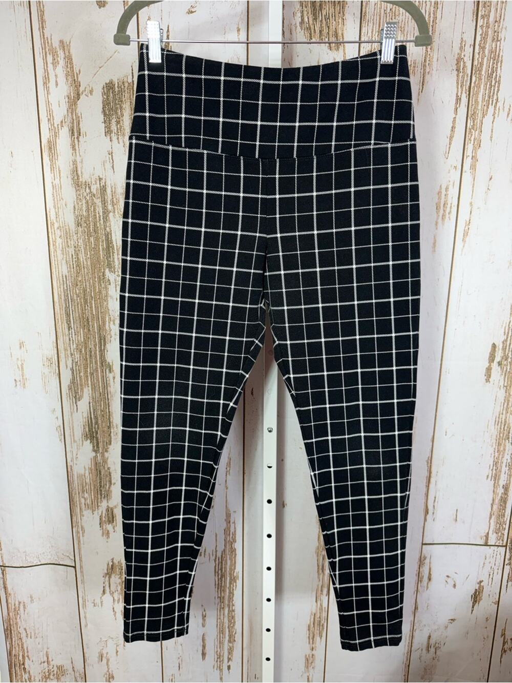 Intro Love the Fit, Black Windowpane High-Waist Ponte Leggings. Size Medium.